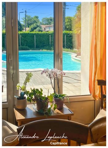 Dpt Tarn et Garonne (82), à vendre MONTAUBAN quartier Beausoleil maison 8 pièces de 175 m² avec piscine et jardin de 1000m².