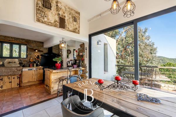 Sainte-Lucie-de-Porto-Vecchio, Villa 6 Chambres -  180 m² à vendre