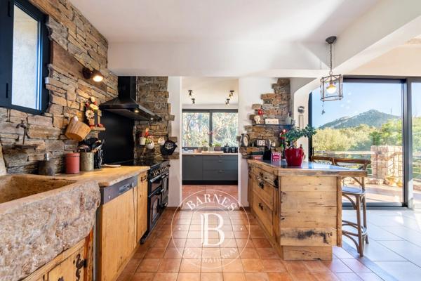 Sainte-Lucie-de-Porto-Vecchio, Villa 6 Chambres -  180 m² à vendre