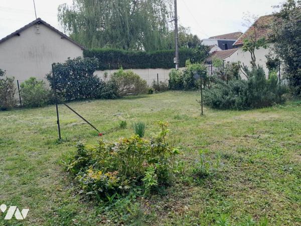 FLEURY LES AUBRAIS - MAISON INDEPENDANTE SUR SOUS-SOL - 6 PIECES PRINCIPALES  (114,30 m²) JARDIN
