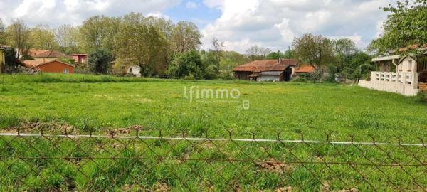 Terrain de 2129m2 constructible, borné, idéalement situé.