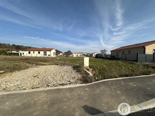 Saint-Uze (26240) TERRAIN LIBRE DE CONSTRUCTION