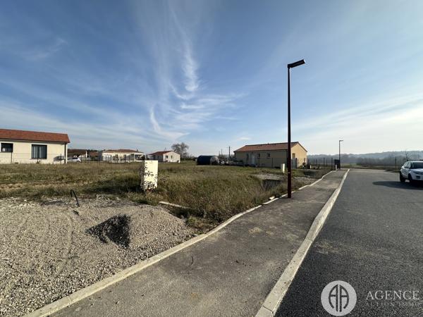 Saint-Uze (26240) TERRAIN LIBRE DE CONSTRUCTION