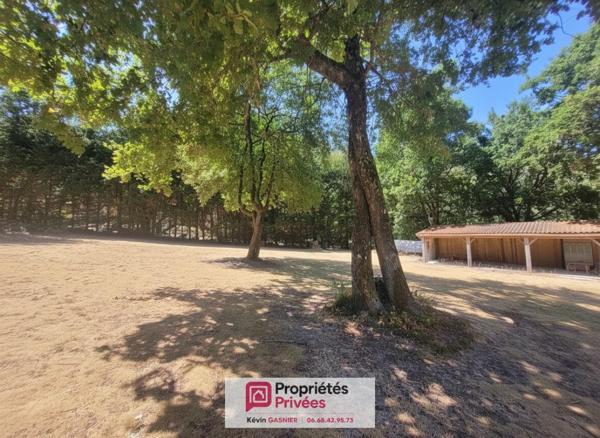 GARAT (16410) : Terrain constructible de 1200m2 + carport