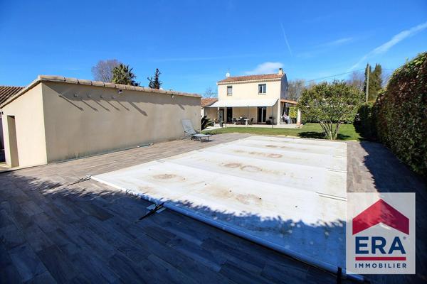 Maison à vendre à Orange - 5 chambres, piscine, calme et confort