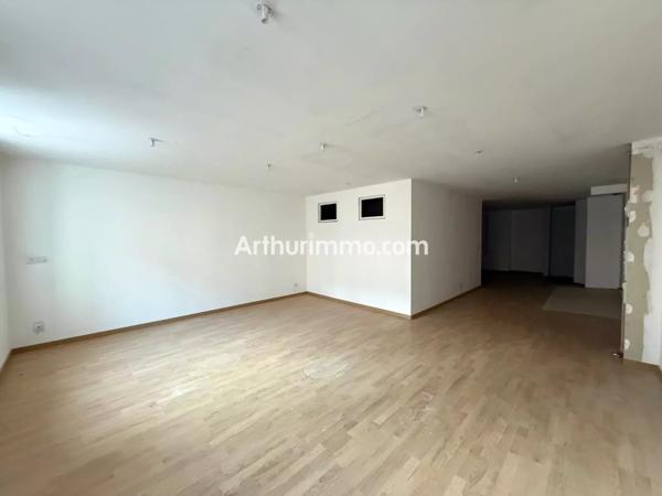 Vente                                                      Appartement
                        
                     4 pièces                      133 m2                     à Lons-le-Saunier