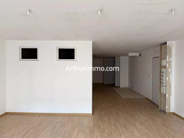 Vente                                                      Appartement
                        
                     4 pièces                      133 m2                     à Lons-le-Saunier