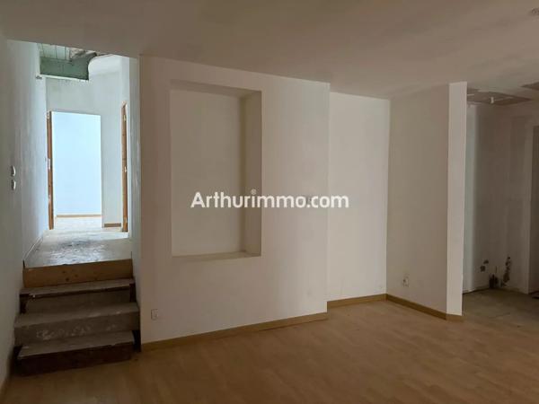 Vente                                                      Appartement
                        
                     4 pièces                      133 m2                     à Lons-le-Saunier