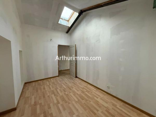 Vente                                                      Appartement
                        
                     4 pièces                      133 m2                     à Lons-le-Saunier