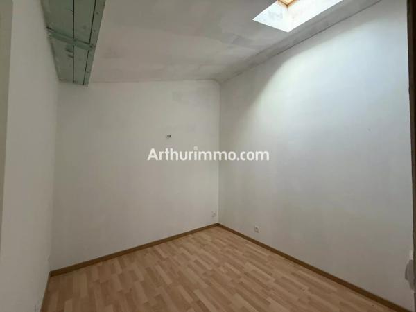 Vente                                                      Appartement
                        
                     4 pièces                      133 m2                     à Lons-le-Saunier