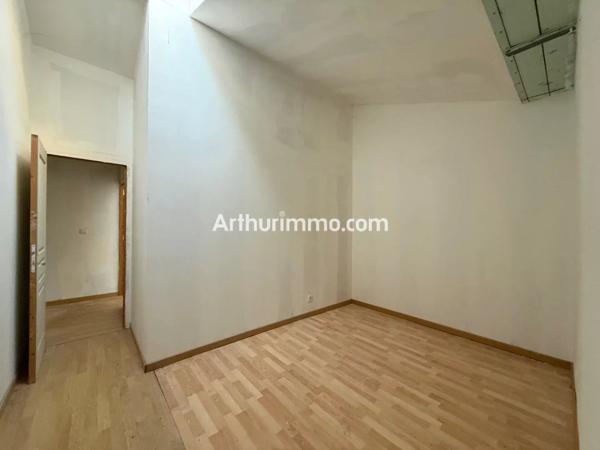 Vente                                                      Appartement
                        
                     4 pièces                      133 m2                     à Lons-le-Saunier