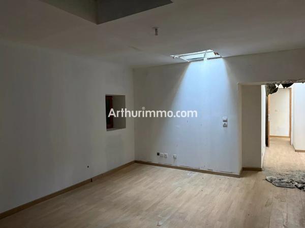 Vente                                                      Appartement
                        
                     4 pièces                      133 m2                     à Lons-le-Saunier
