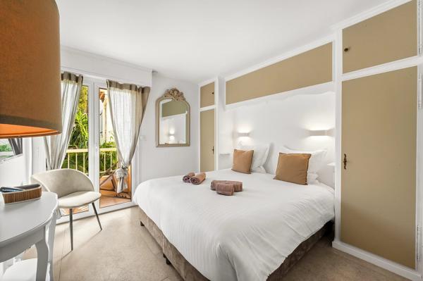 Vue mer pour cet appartement trois chambres avec accès direct à la plage - Saint-Tropez