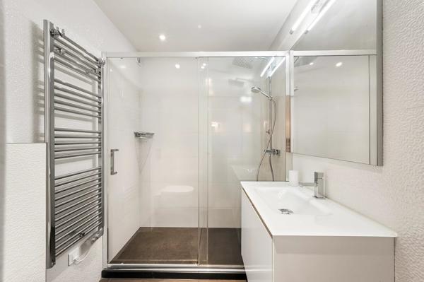Vue mer pour cet appartement trois chambres avec accès direct à la plage - Saint-Tropez