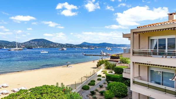 Vue mer pour cet appartement trois chambres avec accès direct à la plage - Saint-Tropez