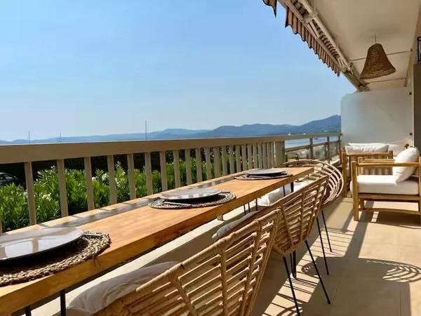 Vue mer pour cet appartement trois chambres avec accès direct à la plage - Saint-Tropez