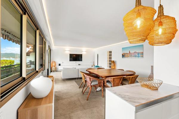 Vue mer pour cet appartement trois chambres avec accès direct à la plage - Saint-Tropez