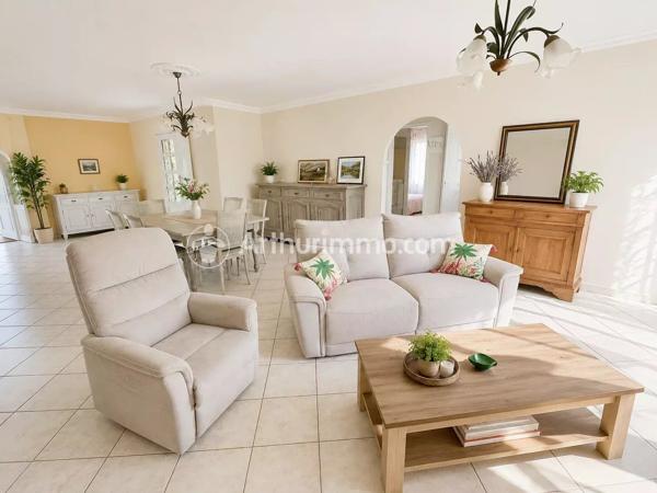 Vente                                                      Maison
                        
                     3 pièces                      106 m2                     à Saint-Astier