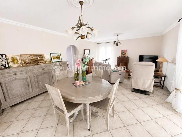 Vente                                                      Maison
                        
                     3 pièces                      106 m2                     à Saint-Astier
