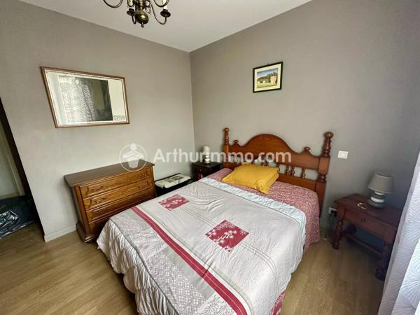 Vente                                                      Maison
                        
                     3 pièces                      106 m2                     à Saint-Astier