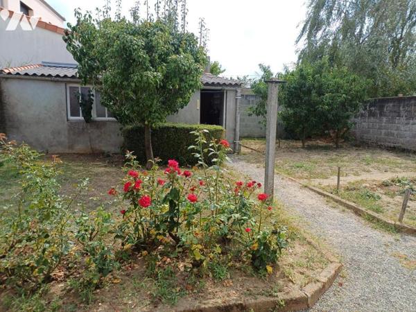 A VENDRE à BOUGUENAIS "LES COUETS" Petite maison de 45,34m2 à rénover sur jardin de 401m2