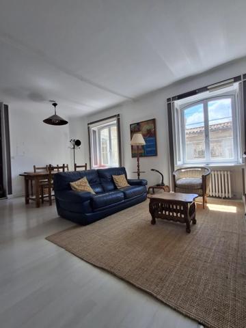 Vente                                                      Appartement
                        
                     3 pièces                      75 m2                     à Montpellier