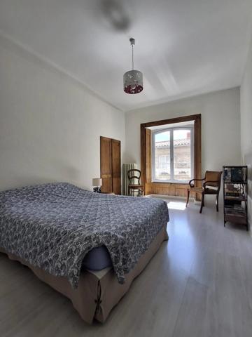 Vente                                                      Appartement
                        
                     3 pièces                      75 m2                     à Montpellier