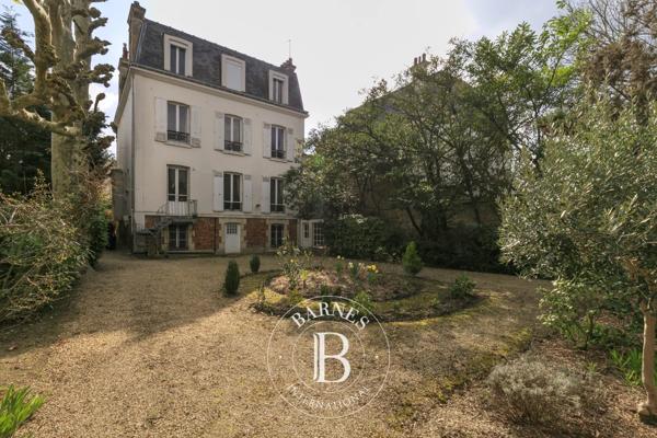 Chatou, Hôtel particulier 9 Chambres -  311 m² à vendre