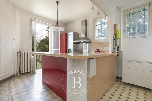 Chatou, Hôtel particulier 9 Chambres -  311 m² à vendre
