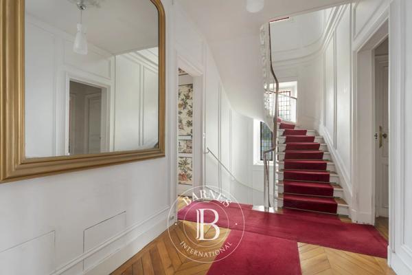 Chatou, Hôtel particulier 9 Chambres -  311 m² à vendre