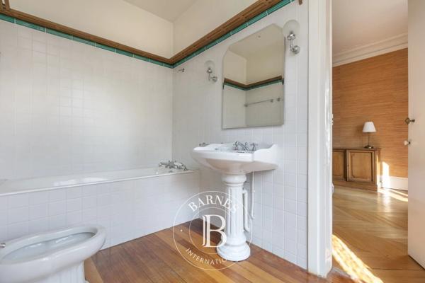 Chatou, Hôtel particulier 9 Chambres -  311 m² à vendre
