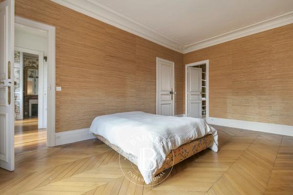 Chatou, Hôtel particulier 9 Chambres -  311 m² à vendre