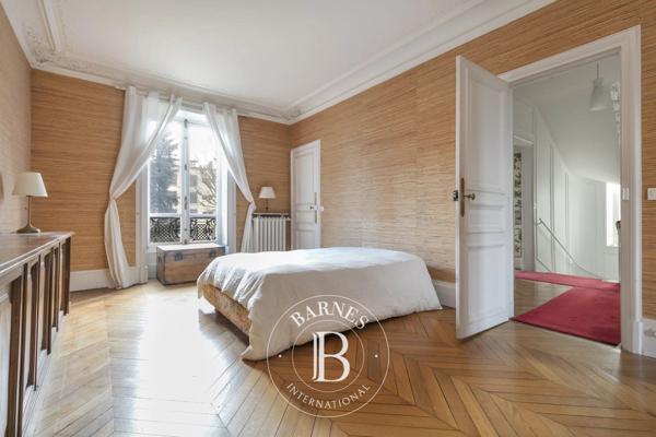 Chatou, Hôtel particulier 9 Chambres -  311 m² à vendre