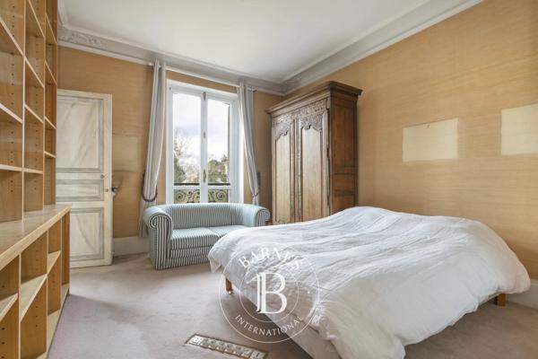Chatou, Hôtel particulier 9 Chambres -  311 m² à vendre