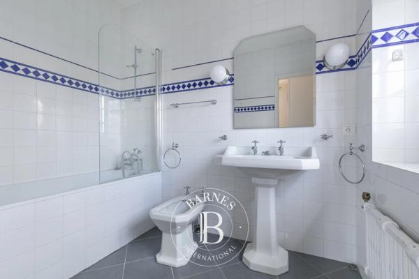 Chatou, Hôtel particulier 9 Chambres -  311 m² à vendre