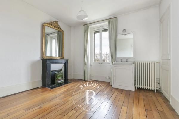 Chatou, Hôtel particulier 9 Chambres -  311 m² à vendre