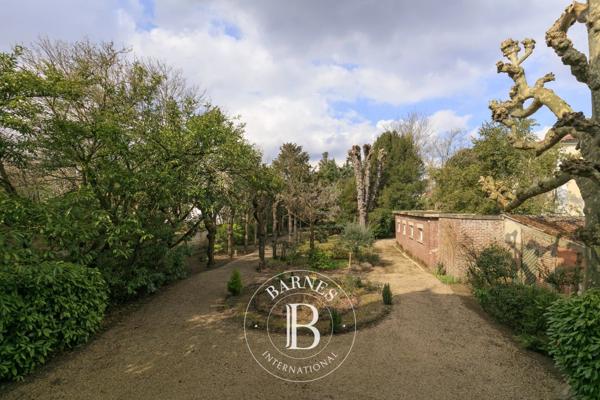 Chatou, Hôtel particulier 9 Chambres -  311 m² à vendre