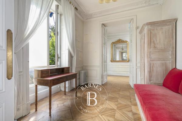 Chatou, Hôtel particulier 9 Chambres -  311 m² à vendre