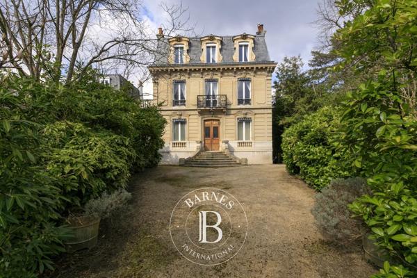 Chatou, Hôtel particulier 9 Chambres -  311 m² à vendre