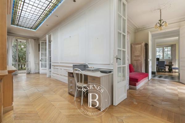 Chatou, Hôtel particulier 9 Chambres -  311 m² à vendre