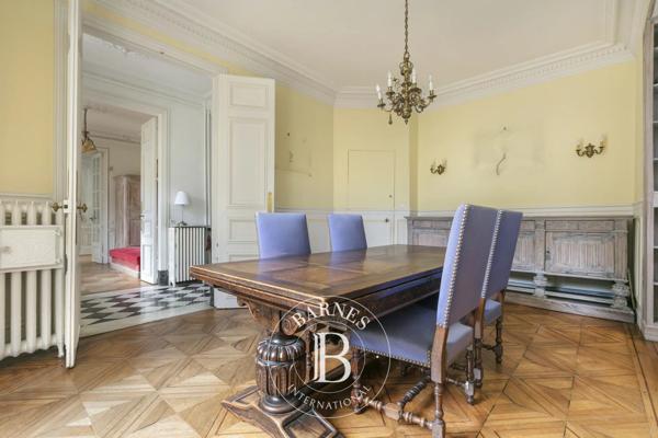 Chatou, Hôtel particulier 9 Chambres -  311 m² à vendre