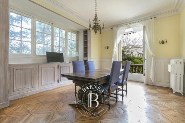 Chatou, Hôtel particulier 9 Chambres -  311 m² à vendre