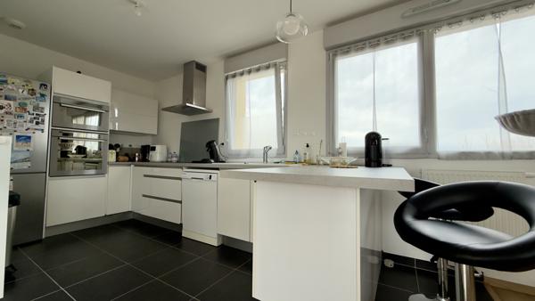 Appartement type 5 en duplex - terrasse et stationnements