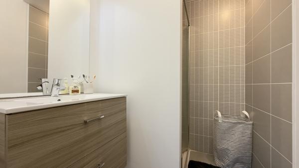 Appartement type 5 en duplex - terrasse et stationnements