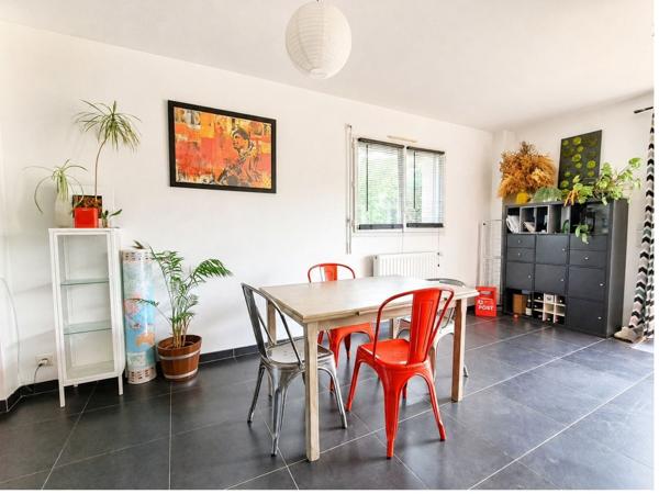 Maison
         4 pièces
        - 94 m² Exclusivité 285 000 € *