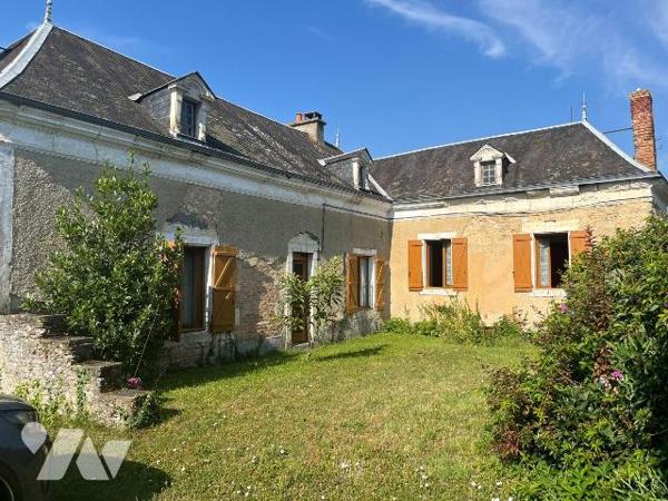  A  15 minutes  du MANS, cette  maison bourgeoise de 118,61 m² habitables située en plein bourg...