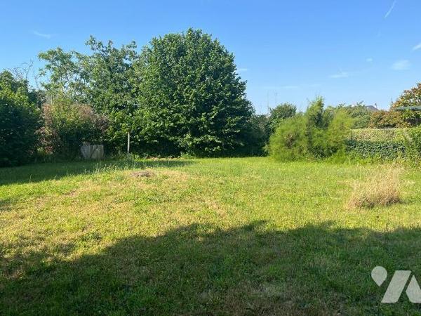  A  15 minutes  du MANS, cette  maison bourgeoise de 118,61 m² habitables située en plein bourg...