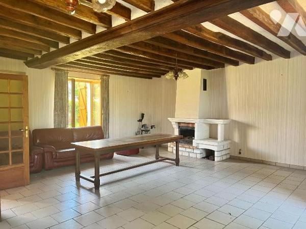  A  15 minutes  du MANS, cette  maison bourgeoise de 118,61 m² habitables située en plein bourg...
