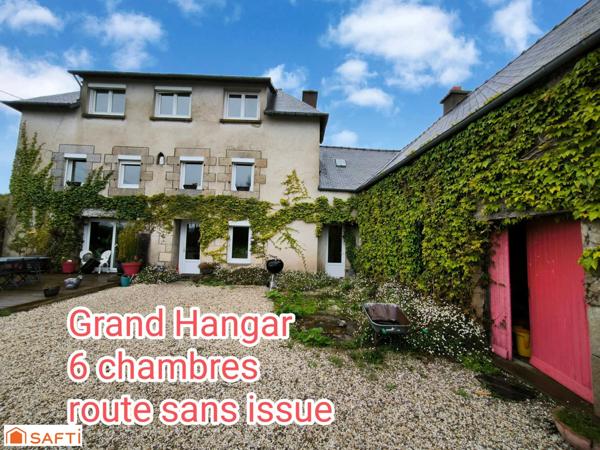 Maison spacieuse en pierre dans une rue en sans issue