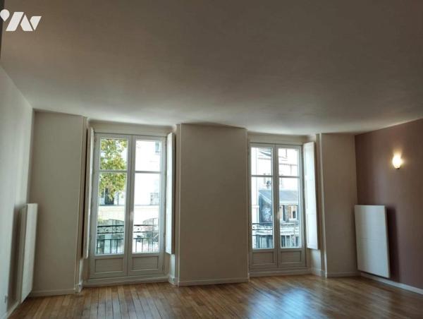 Appartement plein centre - 2 chambres - grenier et cave